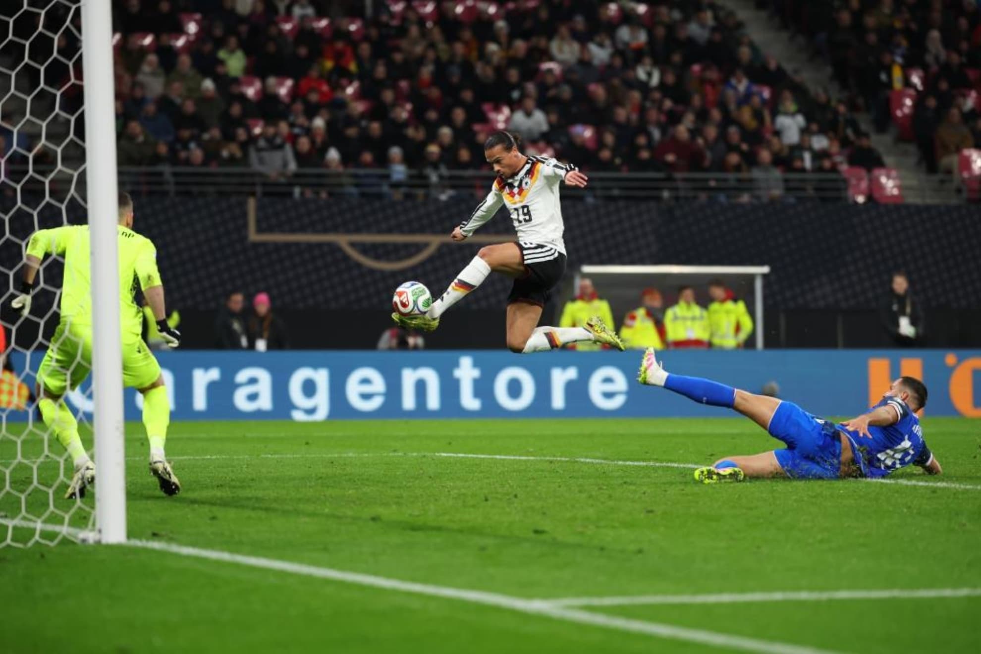 Sané brilla con Alemania: dos goles y dos asistencias en su regreso