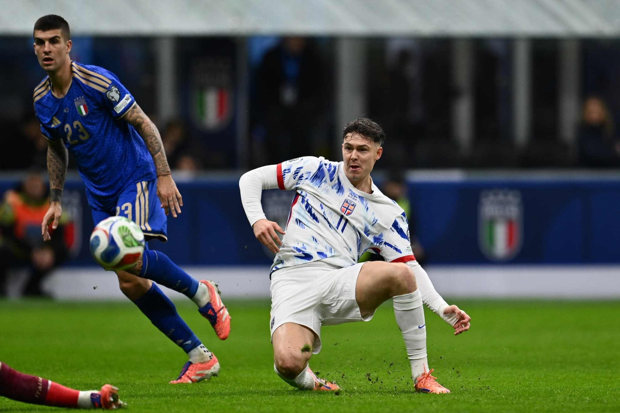 Strand Larsen se cobra venganza en San Siro tras su paso por el Milan