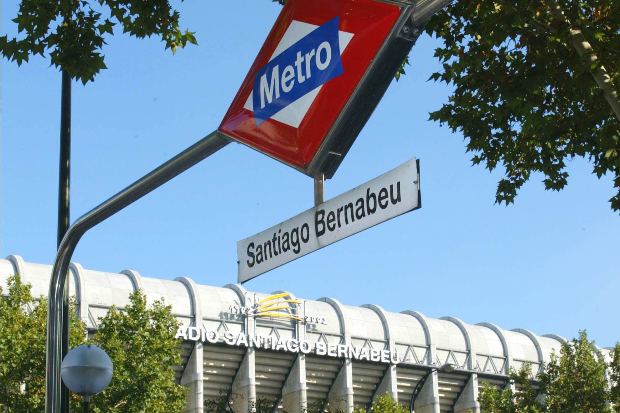 Cierre de la Línea 10 de Metro Complica el Acceso al Bernabéu para el Encuentro contra el Bayern